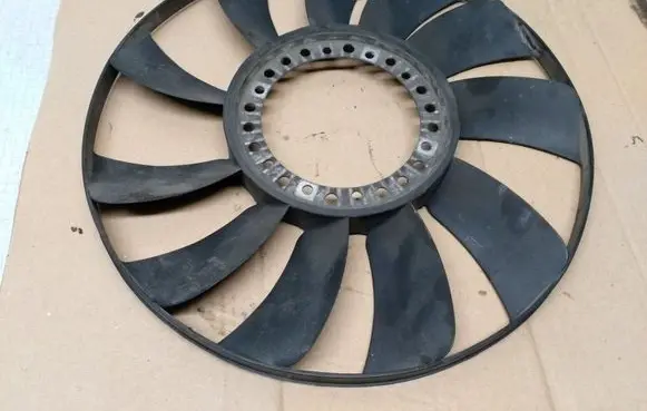 Volkswagen PASSAT B5 Fan impeller 058121301B