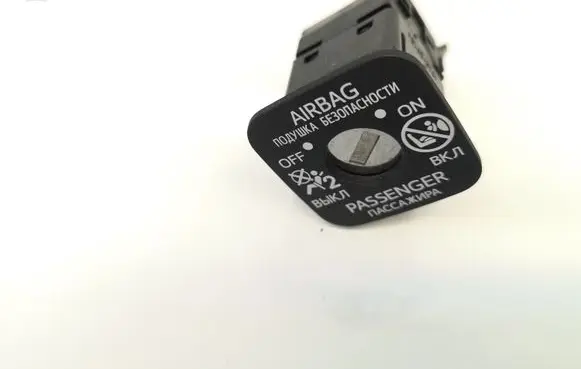 Toyota Yaris Passenger airbag on/off switch 