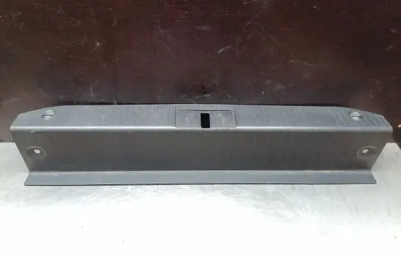 Trunk/boot sill cover protection