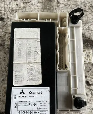 Mitsubishi Colt Fuse module 8637A171 5WK45103I