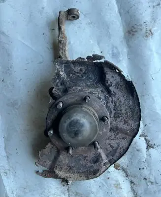 Toyota Land Cruiser (J120) Front wheel hub spindle knuckle