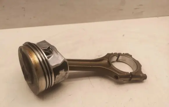 Piston with connecting rod