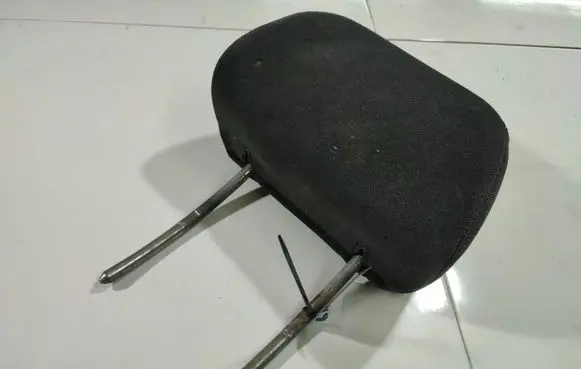 Volkswagen Golf III Front seat headrest 