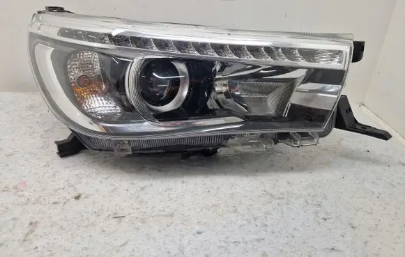 Toyota Hilux (AN120, AN130) Headlight/headlamp