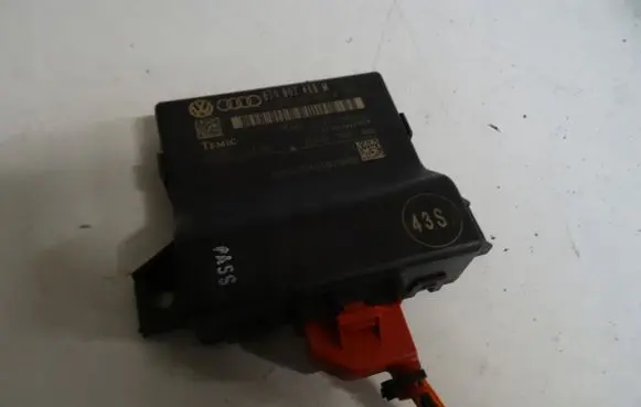 Audi A4 S4 B8 8K Gateway control module 8T0907468M