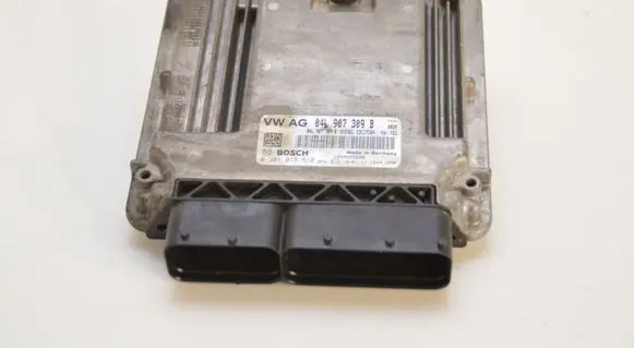 Volkswagen Golf VII Engine control unit/module 04L907309B