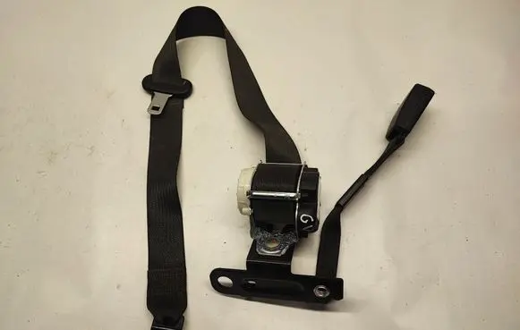 Ram 1500 Middle seatbelt (rear) 7AX82TX7AB P7AX82TX7AB