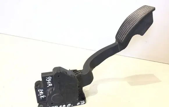 Opel Corsa D Accelerator throttle pedal 55702020