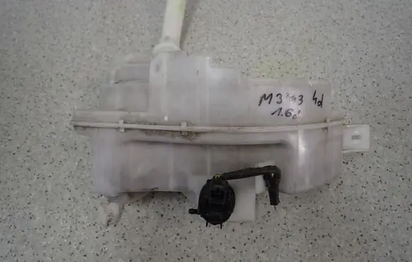 Mazda 3 I Windshield washer fluid reservoir/tank