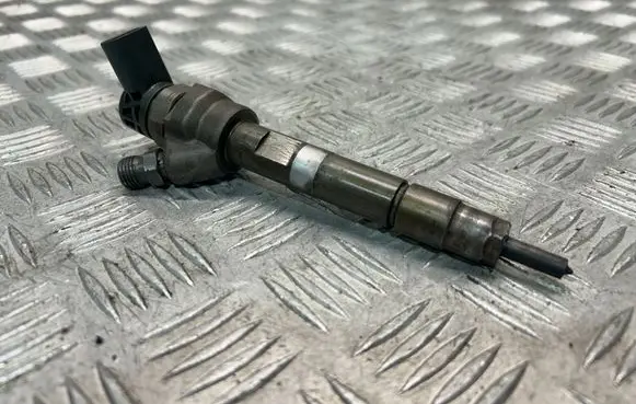BMW 3 F30 F35 F31 Fuel injector 7810702 0445110617