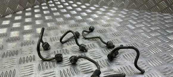 Fuel injector supply line/pipe