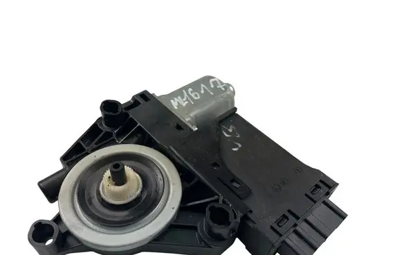 Volvo XC90 Rear door window regulator motor 32283266