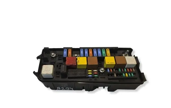 Opel Vectra C Fuse module 13240247