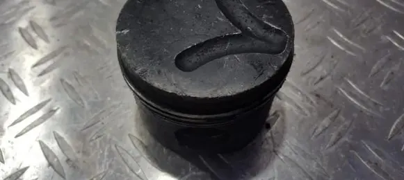 BMW 5 E39 Piston 