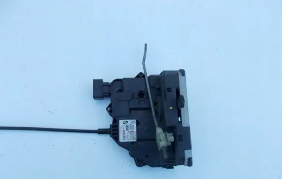 Opel Corsa D Front door lock 13258271