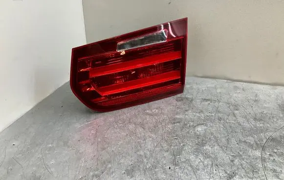 Tailgate rear/tail lights