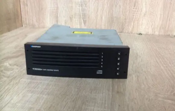 Peugeot 307 CD/DVD changer 8635133010