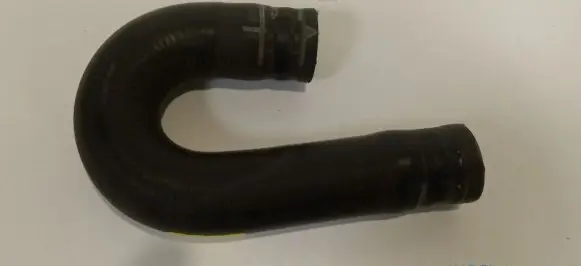 Land Rover Discovery 3 - LR3 Engine coolant pipe/hose 9007196B M498