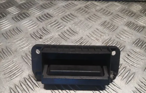 Mercedes-Benz C W204 Tailgate/boot open switch button 2047500293 A2047500293