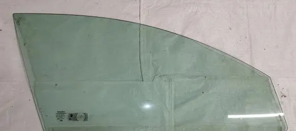 Volvo V50 Front door window glass four-door