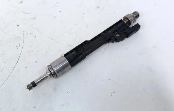 BMW X5M E70 Fuel injector 7597870 0261500109