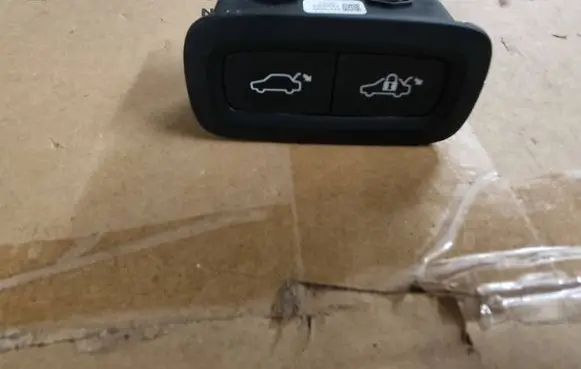 Volvo XC90 Tailgate opening switch 31376890 16W453 DR7TA