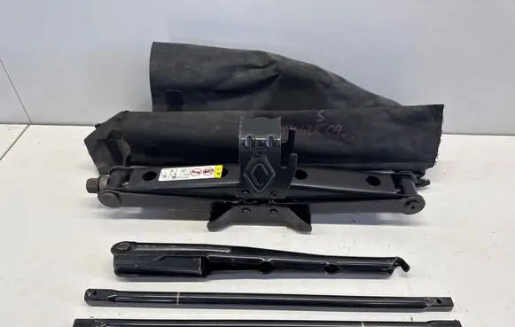 Chrysler Grand Voyager V Tool set 04766498AA