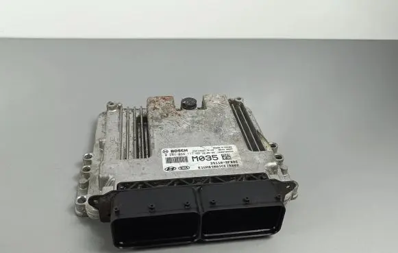 KIA Sorento Engine control unit/module 0281033117