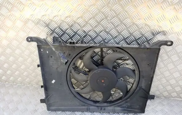 Volvo V70 Radiator cooling fan shroud 30680547 0130303909 1137328081