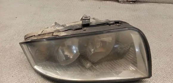 Audi A2 Headlight/headlamp 8Z0941004