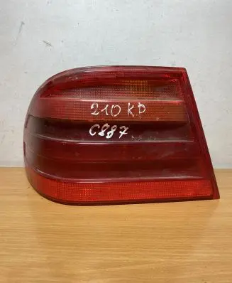 Mercedes-Benz E W210 Rear/tail lights C887 A2108204364