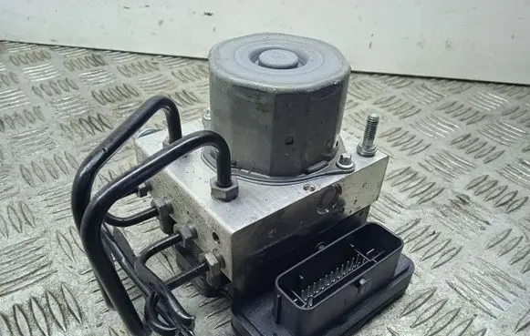 Mercedes-Benz GLA W156 ABS Pump A0004313900