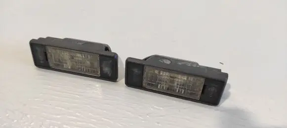 Peugeot 607 Number plate light