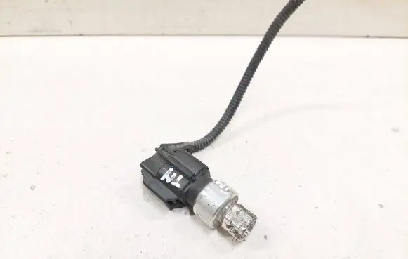 Volvo V50 Air conditioning (A/C) pressure sensor E3938001
