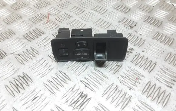 Toyota Corolla E120 E130 Wing mirror switch 183574