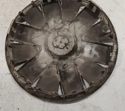Renault Clio III R15 wheel hub/cap/trim 8200081297