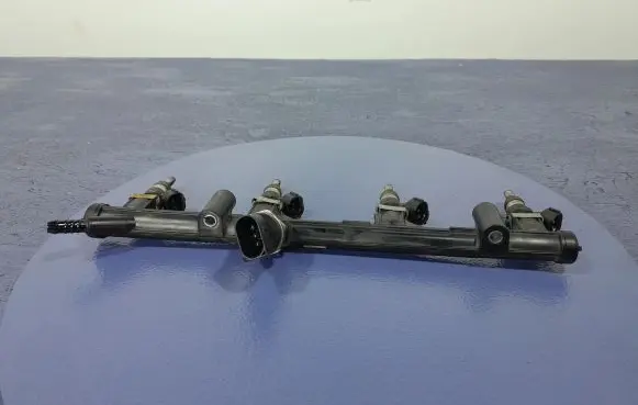 Volkswagen PASSAT B8 Fuel main line pipe 06K133681A