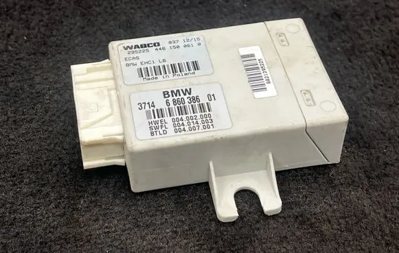 BMW 5 F10 F11 Air suspension control unit module (rear) 6860386