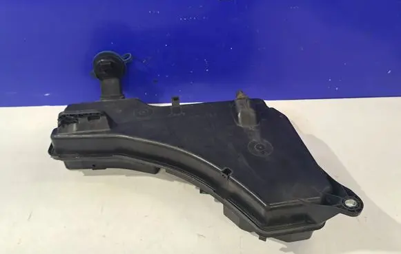 Mercedes-Benz GL X166 Windshield washer fluid reservoir/tank A1668601060
