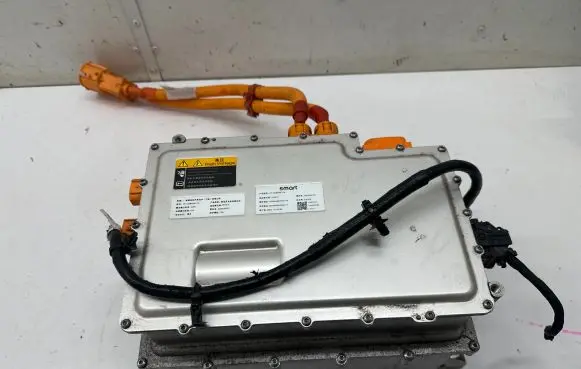 Voltage converter inverter