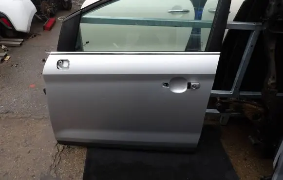 Ford Kuga I Front door