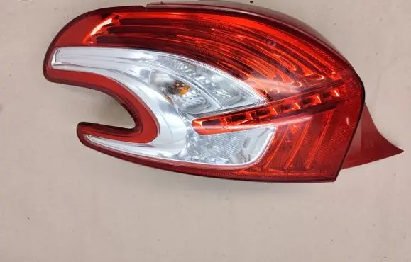 Peugeot 208 Rear/tail lights 9672682880
