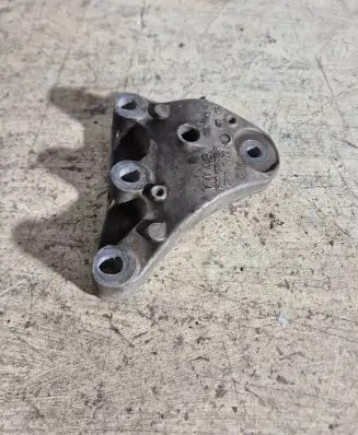 Skoda Fabia Mk1 (6Y) Engine mounting bracket 600199185