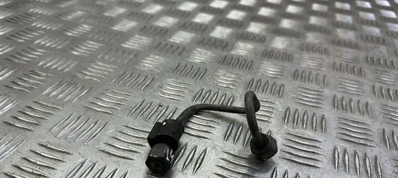 Skoda Rapid (NH) Fuel injector supply line/pipe 