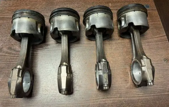 Renault Master II Piston 770105911 7701057912