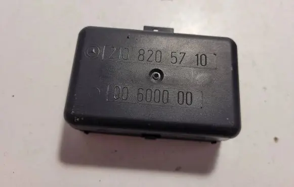 Mercedes-Benz E W210 Rain sensor 2108205710 10600000