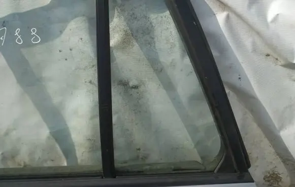 Mazda 626 Rear vent window glass 