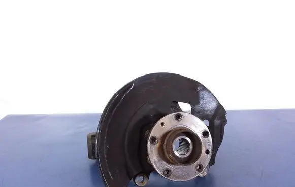 Nissan Qashqai Front wheel hub spindle knuckle 