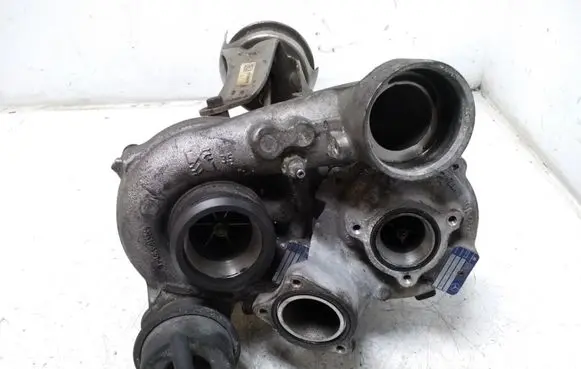 Mercedes-Benz E W212 Turbo A6510905780 A6510902880