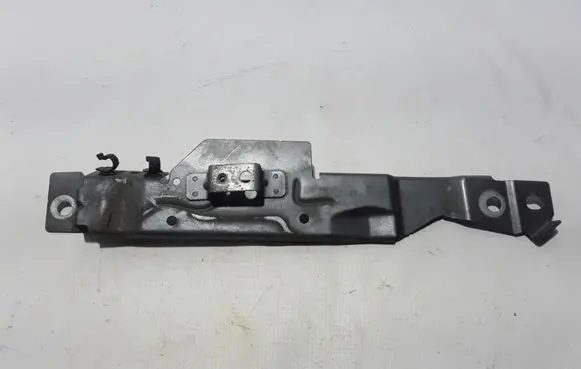 Volvo S90, V90 Fender mounting bracket 31416626